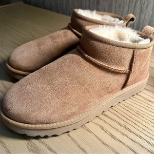 UGG Classic Mini